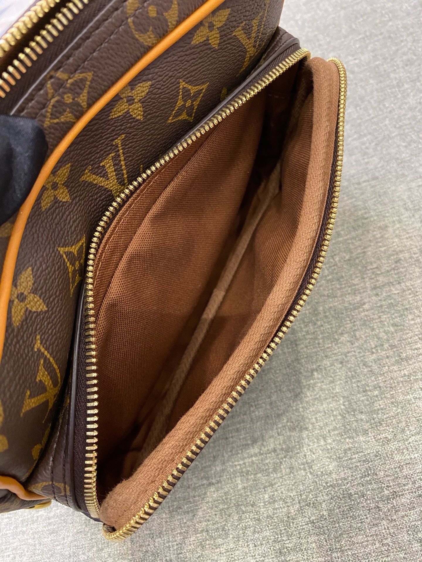 Louis Vuitton Messenger Bag