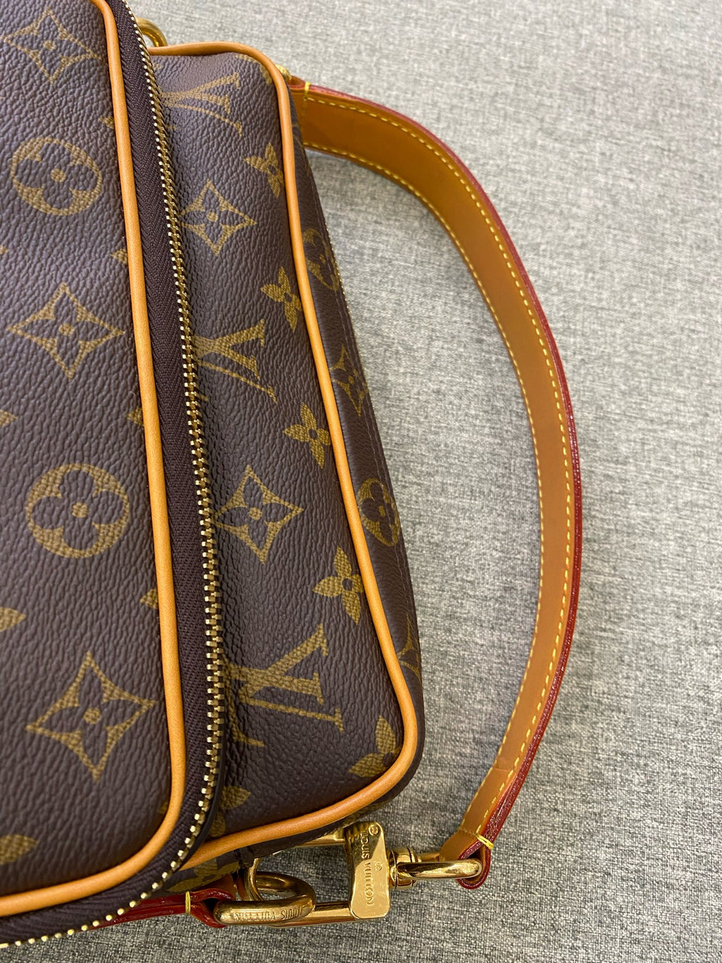 Louis Vuitton Messenger Bag