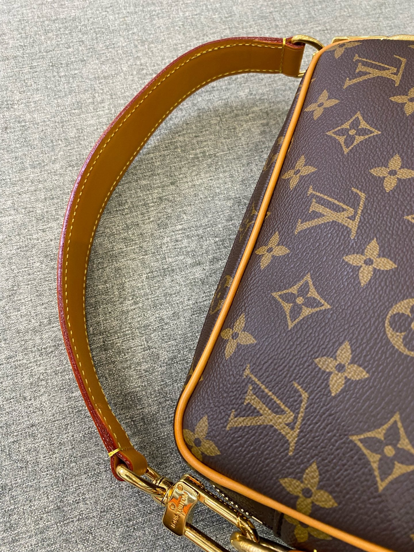 Louis Vuitton Messenger Bag