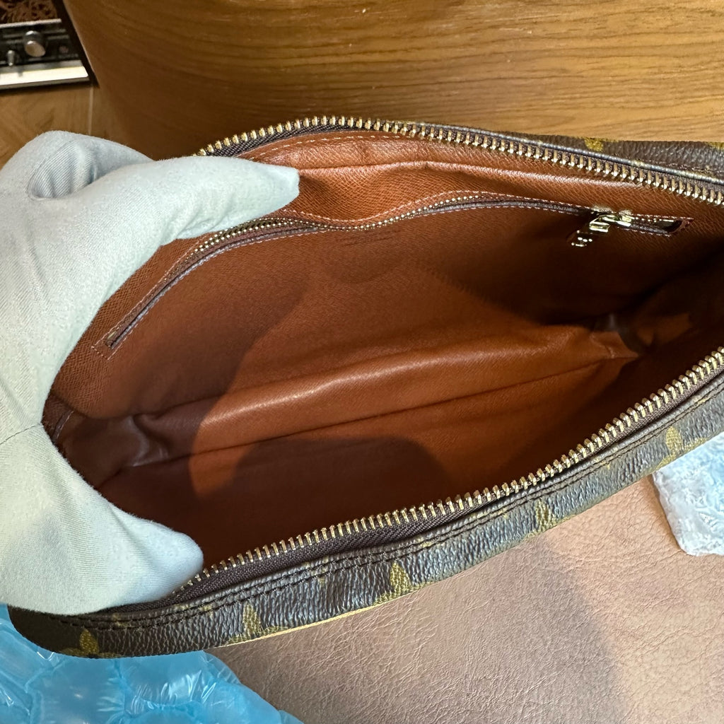 Louis Vuitton Clutch