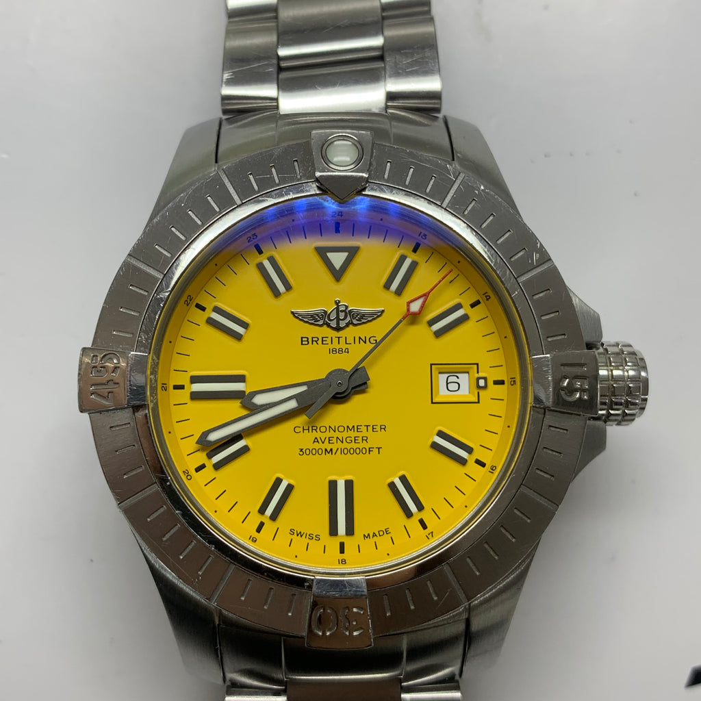 Breitling Avenger 45 millimeters A17319101I1A1