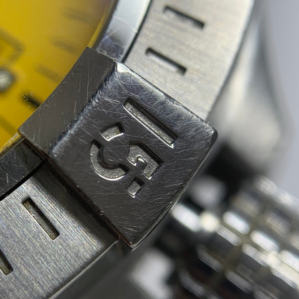 Breitling Avenger 45 millimeters A17319101I1A1