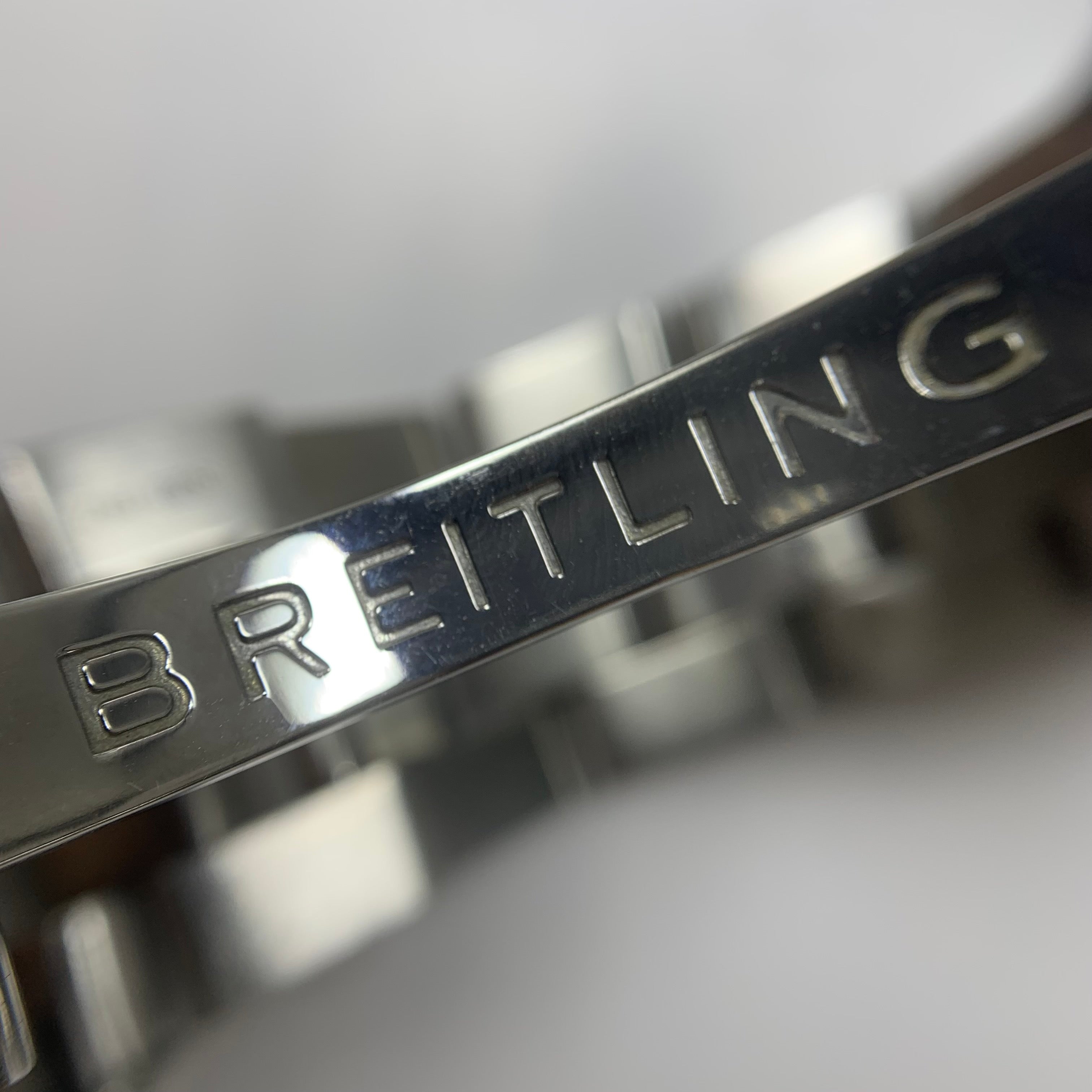 Breitling Avenger 45 millimeters A17319101I1A1