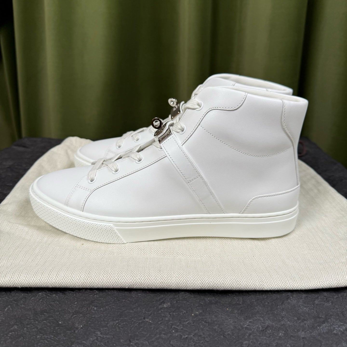 Hermes White Athletic sneakers
