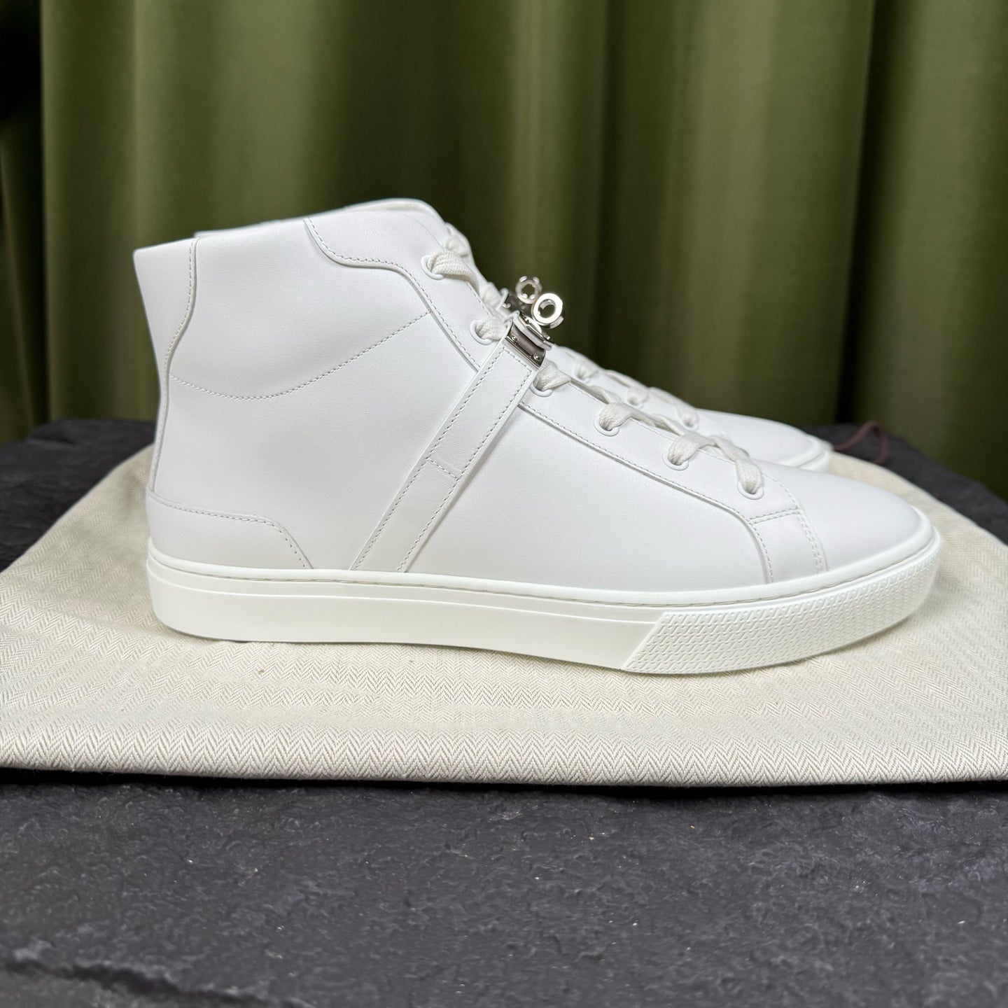 Hermes White Athletic sneakers