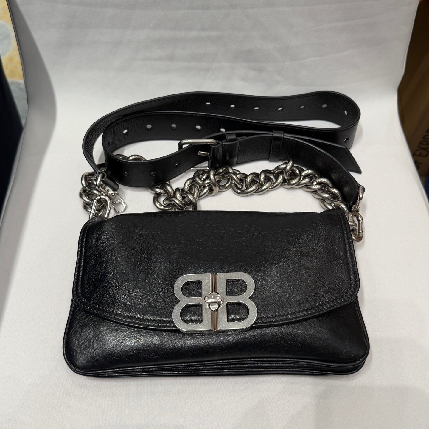 Balenciaga BB SOFT Small Flap Bag Leather 13.9x23.1x3 7485982AAIY1000