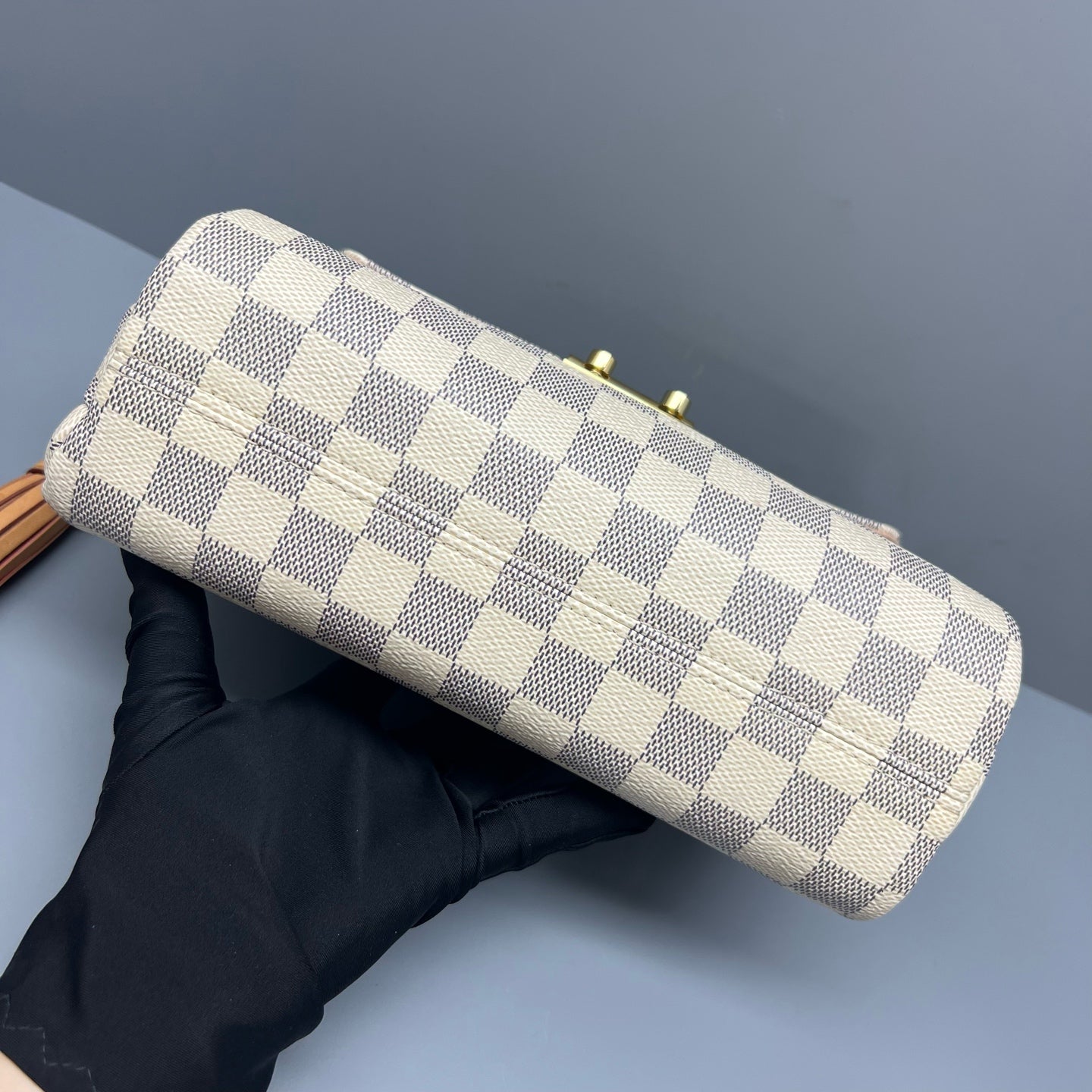 Louis Vuitton Messenger Bag