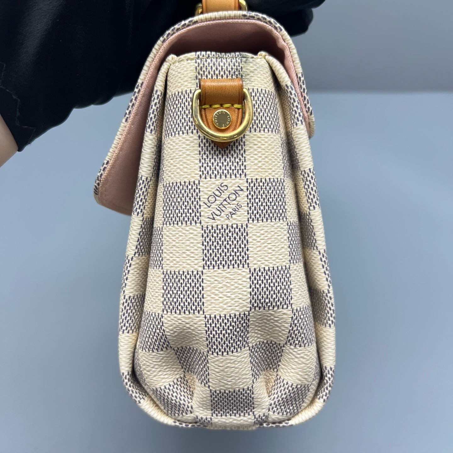Louis Vuitton Messenger Bag