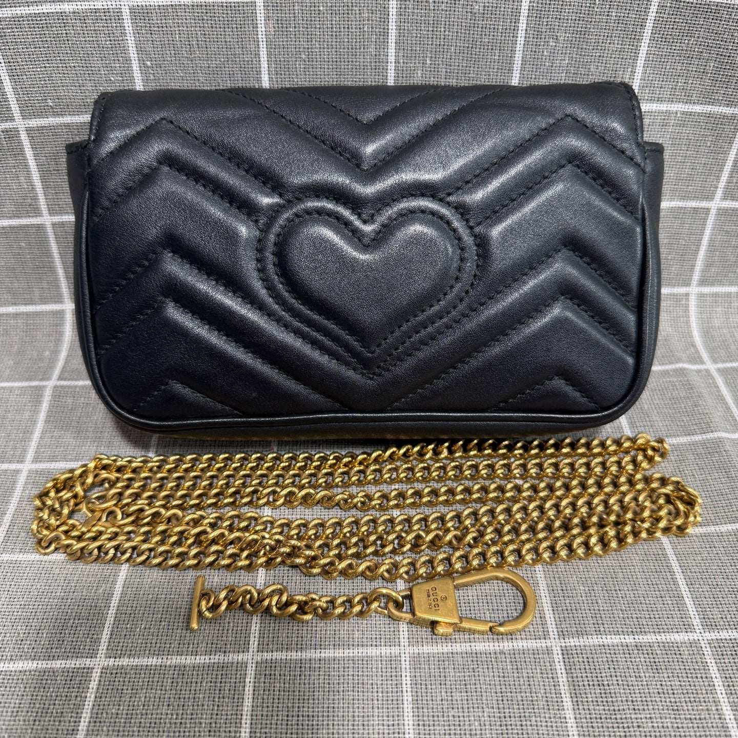 Gucci 476433DSVRT1000