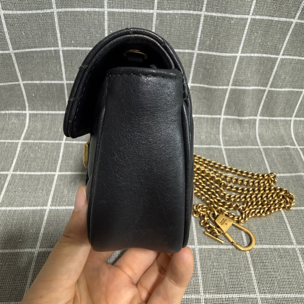 Gucci 476433DSVRT1000