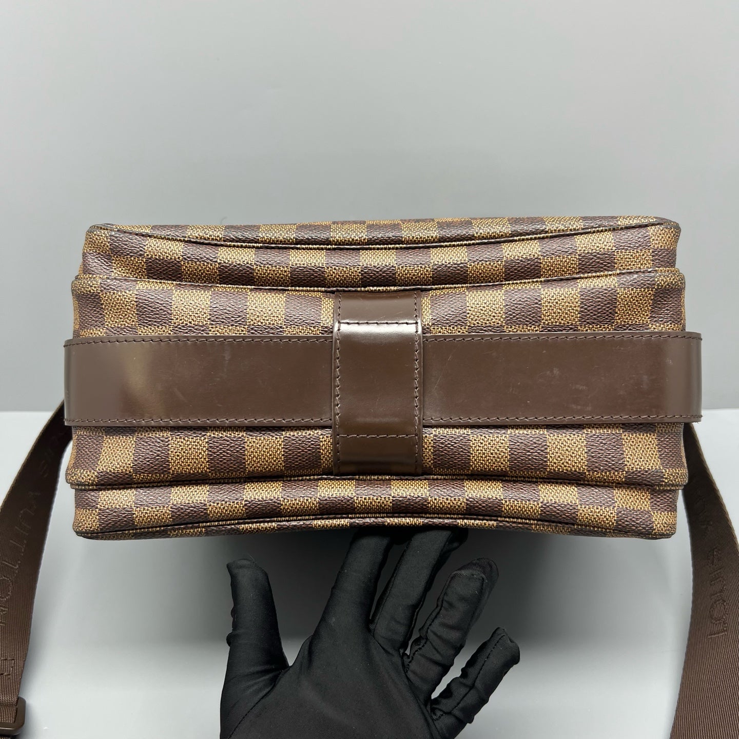Louis Vuitton Messenger Bag