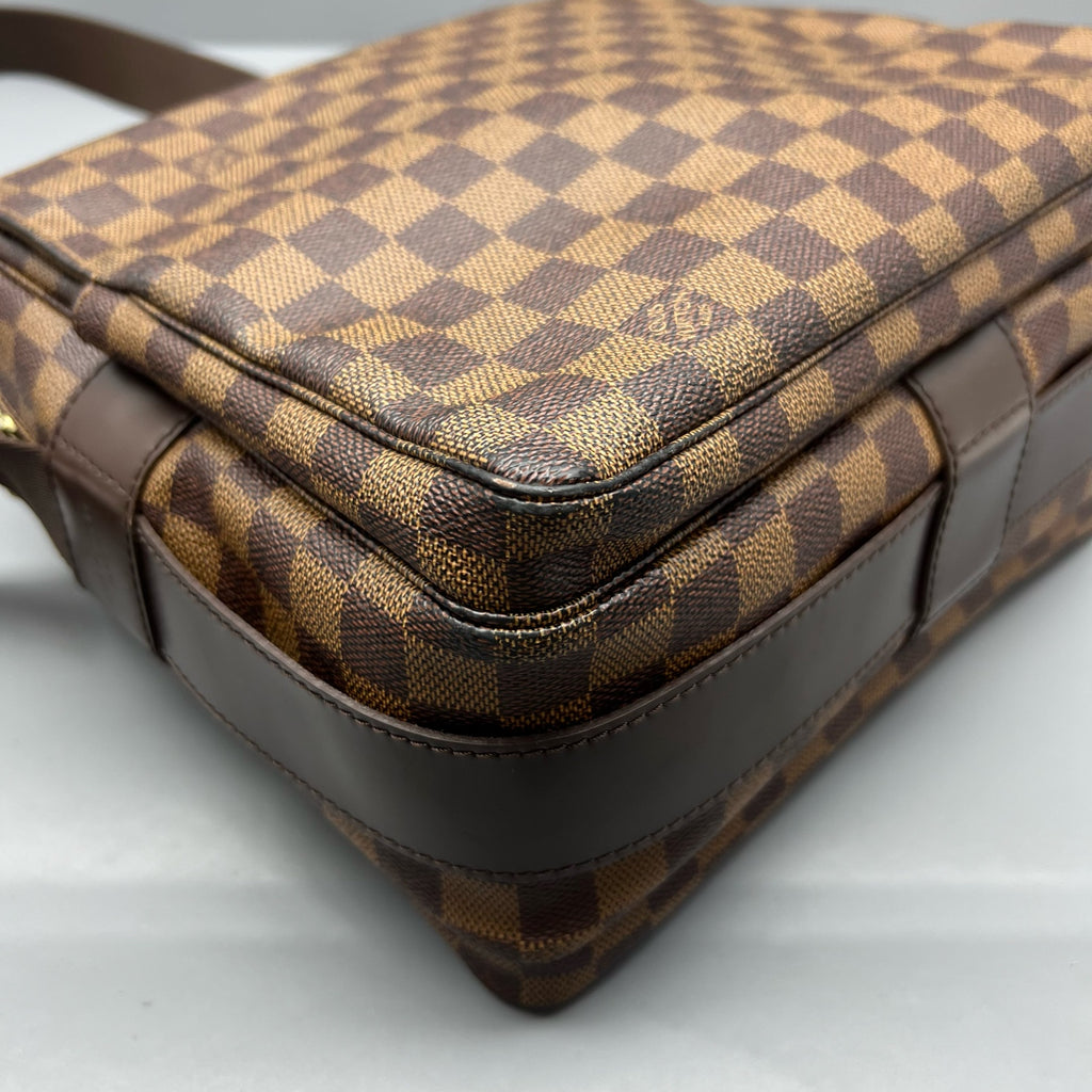 Louis Vuitton Messenger Bag