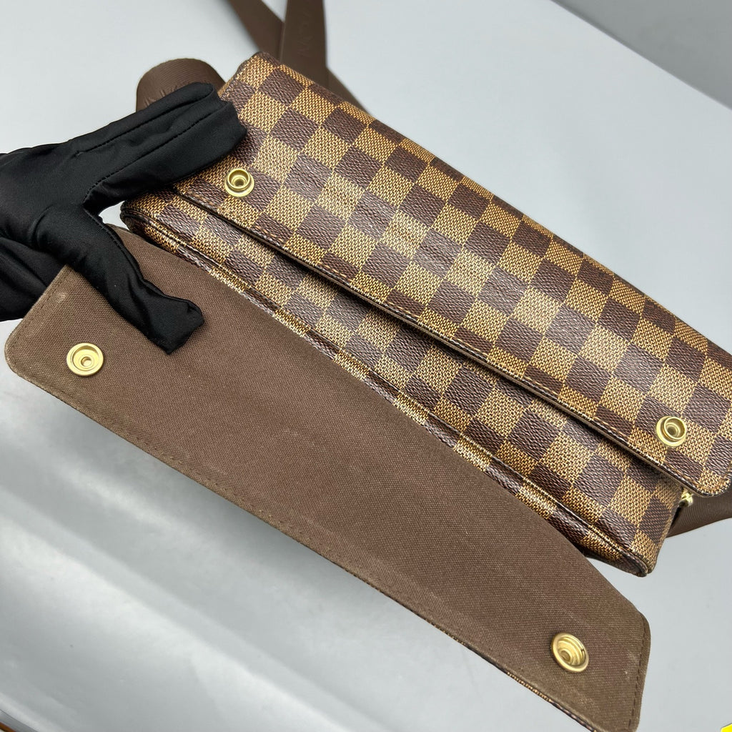 Louis Vuitton Messenger Bag