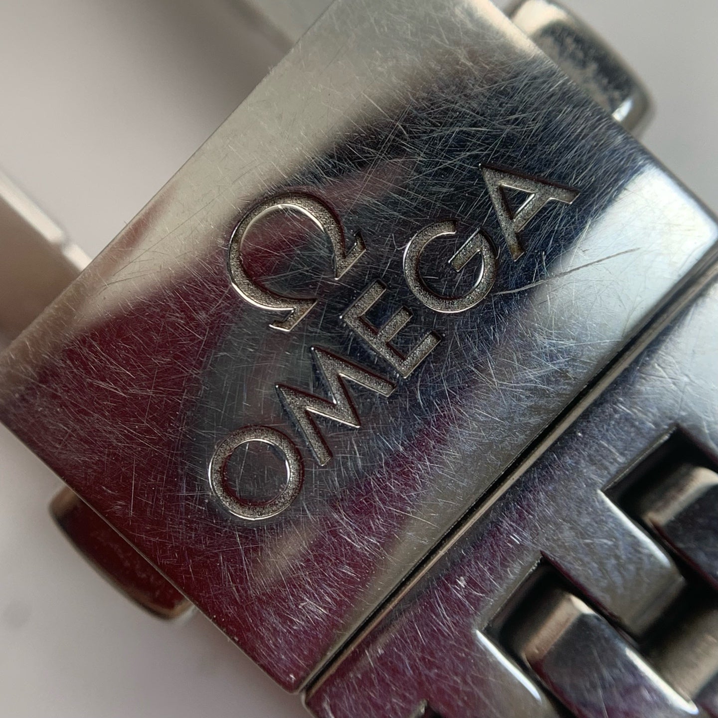 Omega Flying Disc Series 40 434.10.40.20.02.001