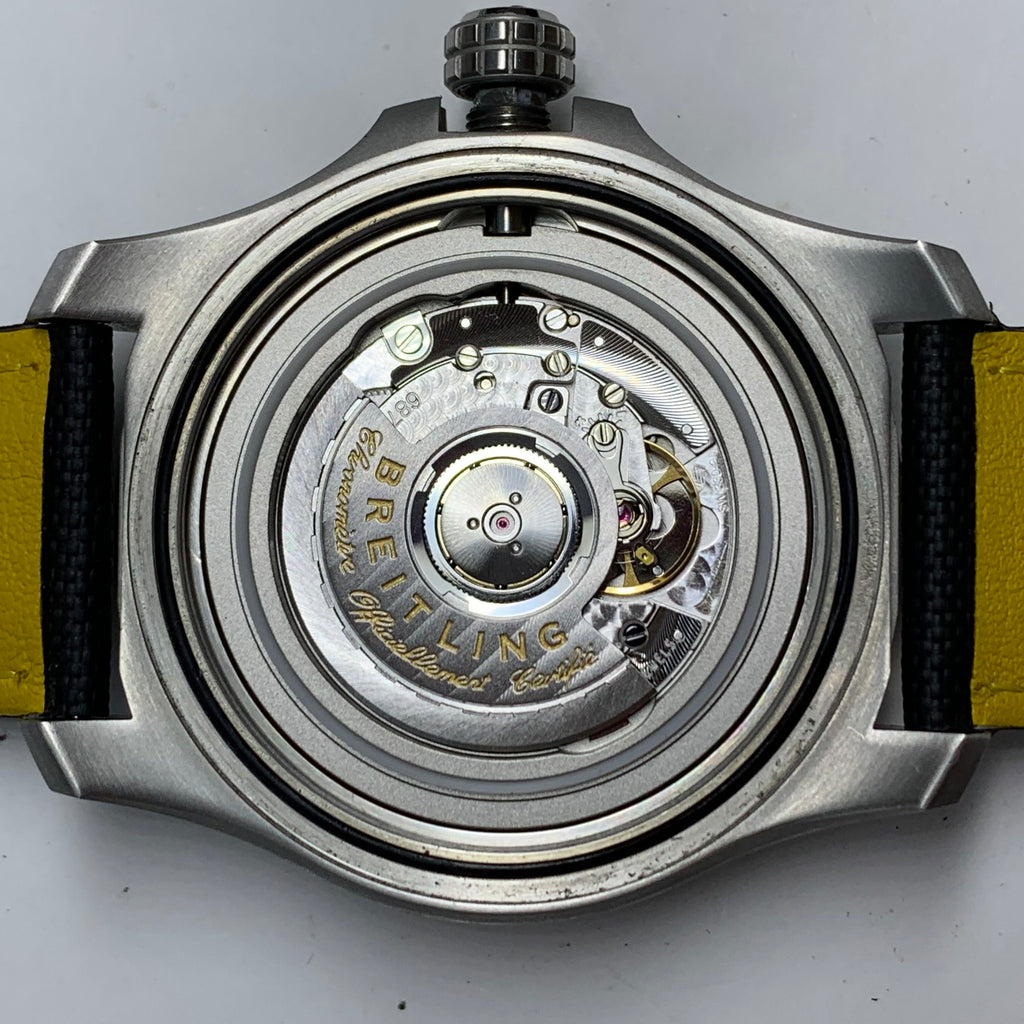 Breitling Avenger 44 millimeters A32320101B1X1