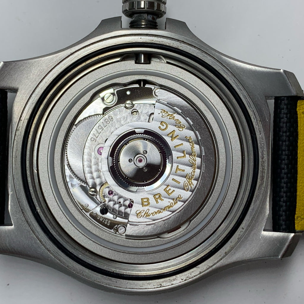 Breitling Avenger 44 millimeters A32320101B1X1
