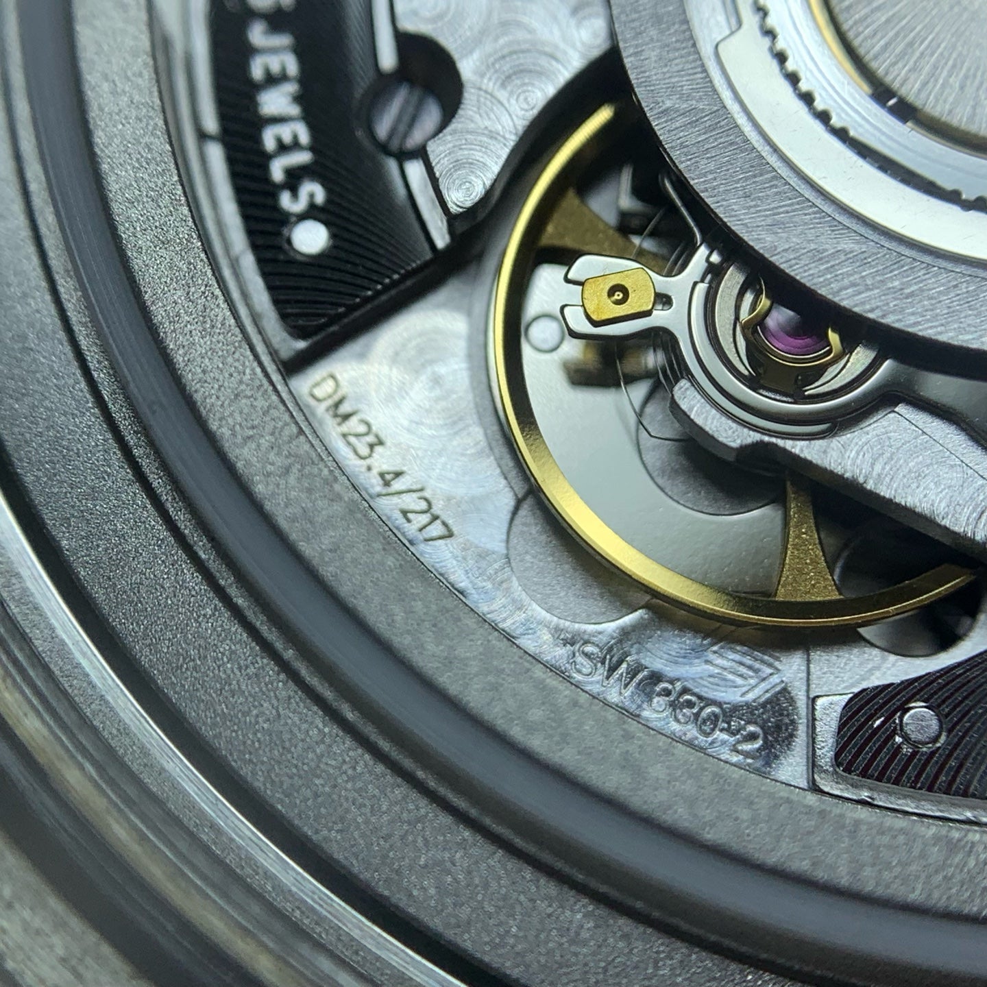 Breitling Avenger 44 millimeters A32320101B1X1