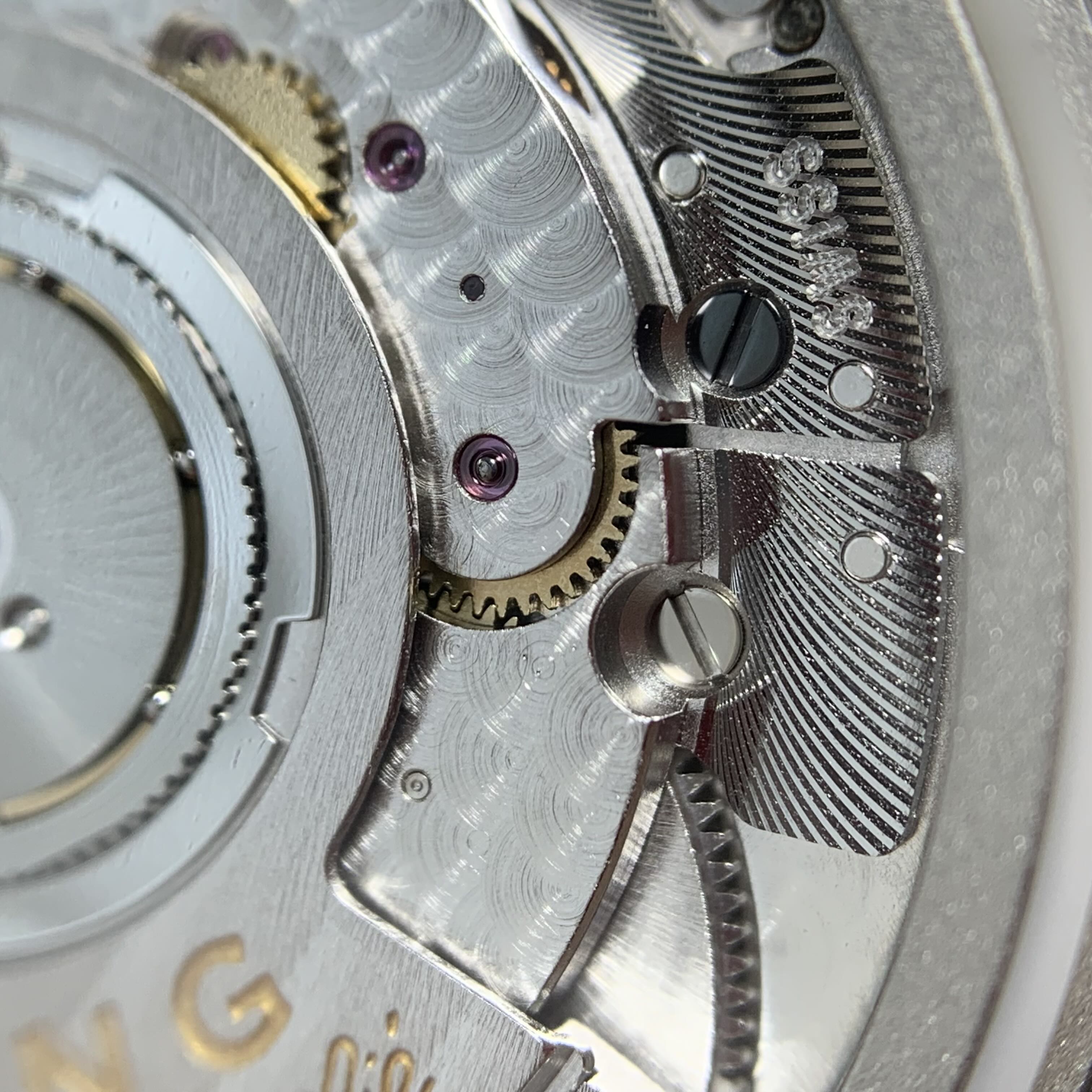 Breitling Avenger 44 millimeters A32320101B1X1