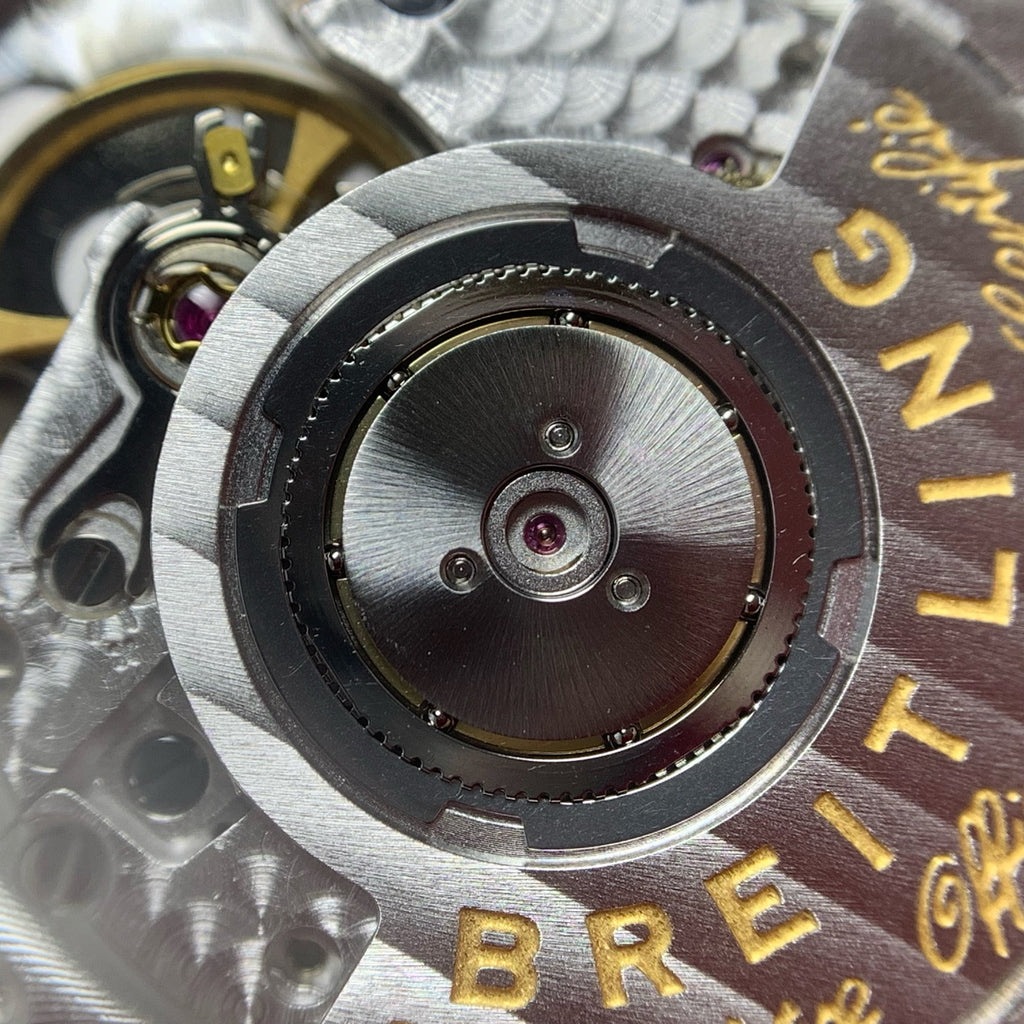 Breitling Avenger 44 millimeters A32320101B1X1