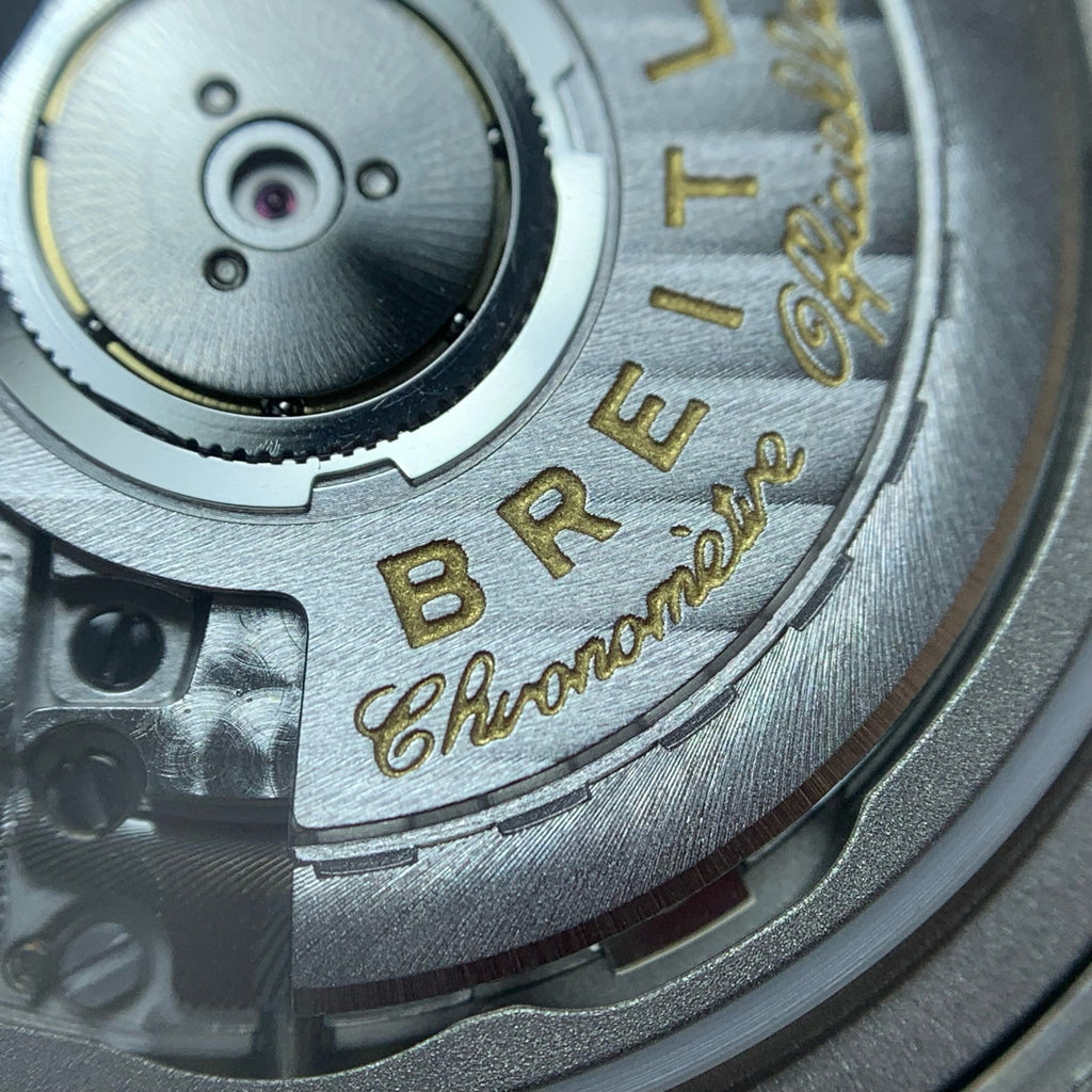 Breitling Avenger 44 millimeters A32320101B1X1