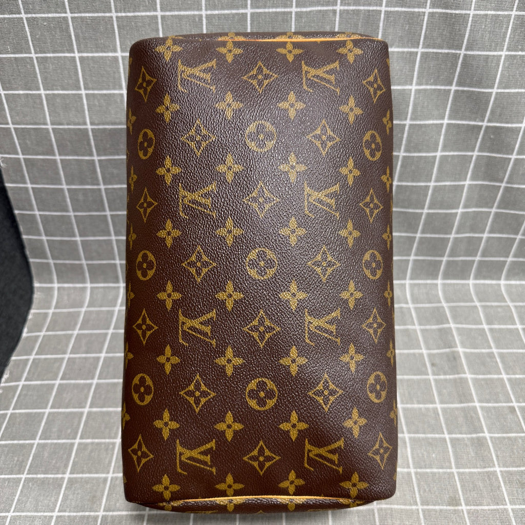 Louis Vuitton Leather M41526