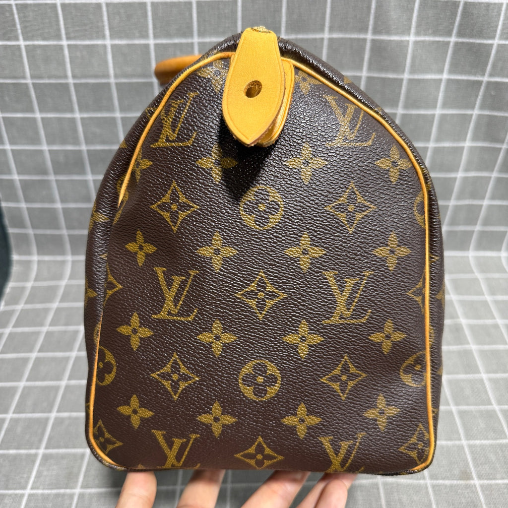 Louis Vuitton Leather M41526