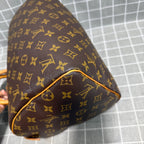 Louis Vuitton Leather M41526