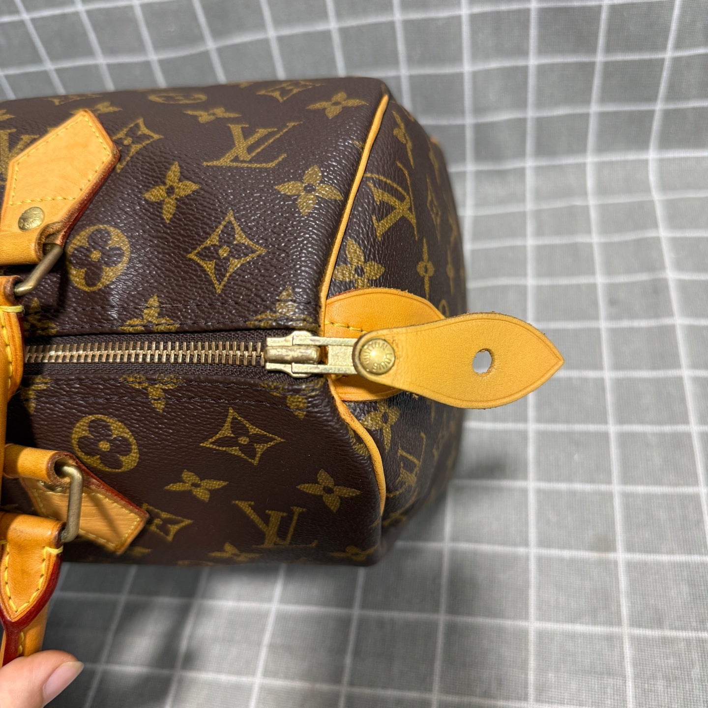 Louis Vuitton Leather M41526