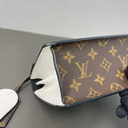 Louis Vuitton Messenger Bag