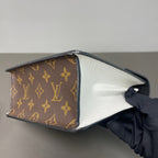 Louis Vuitton Messenger Bag