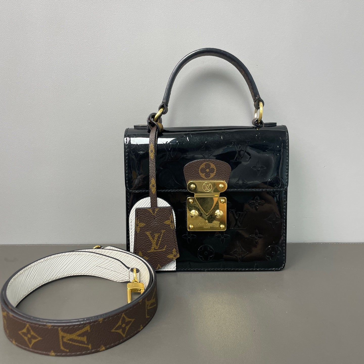 Louis Vuitton Messenger Bag