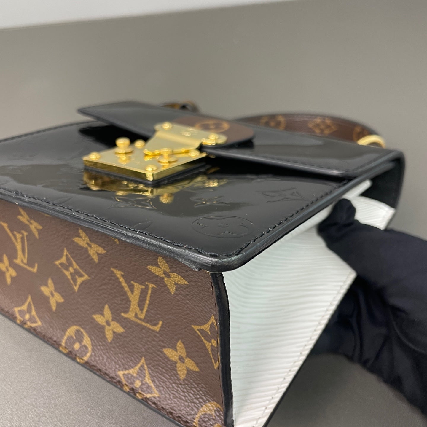 Louis Vuitton Messenger Bag