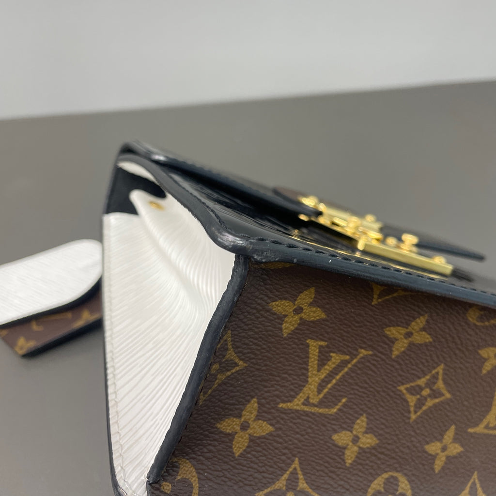 Louis Vuitton Messenger Bag