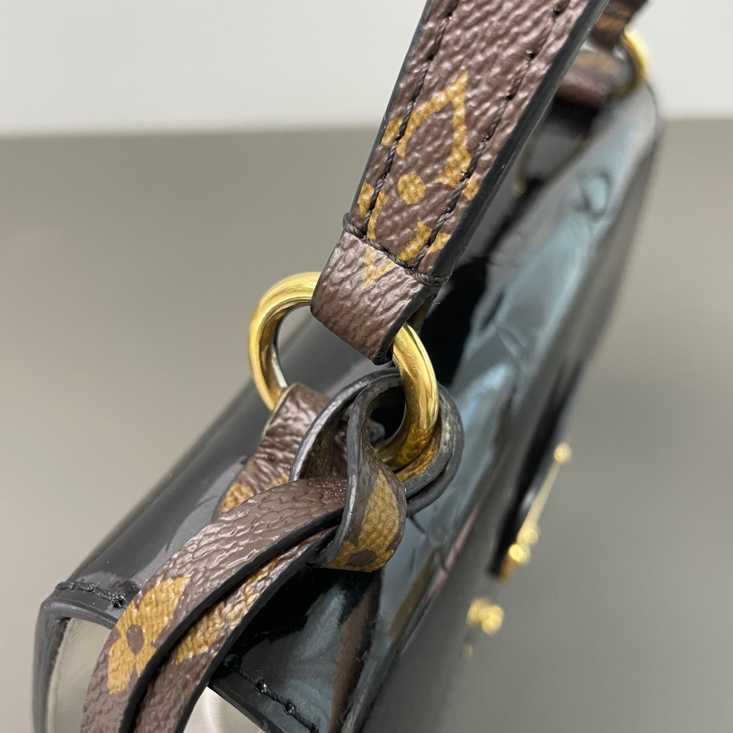 Louis Vuitton Messenger Bag