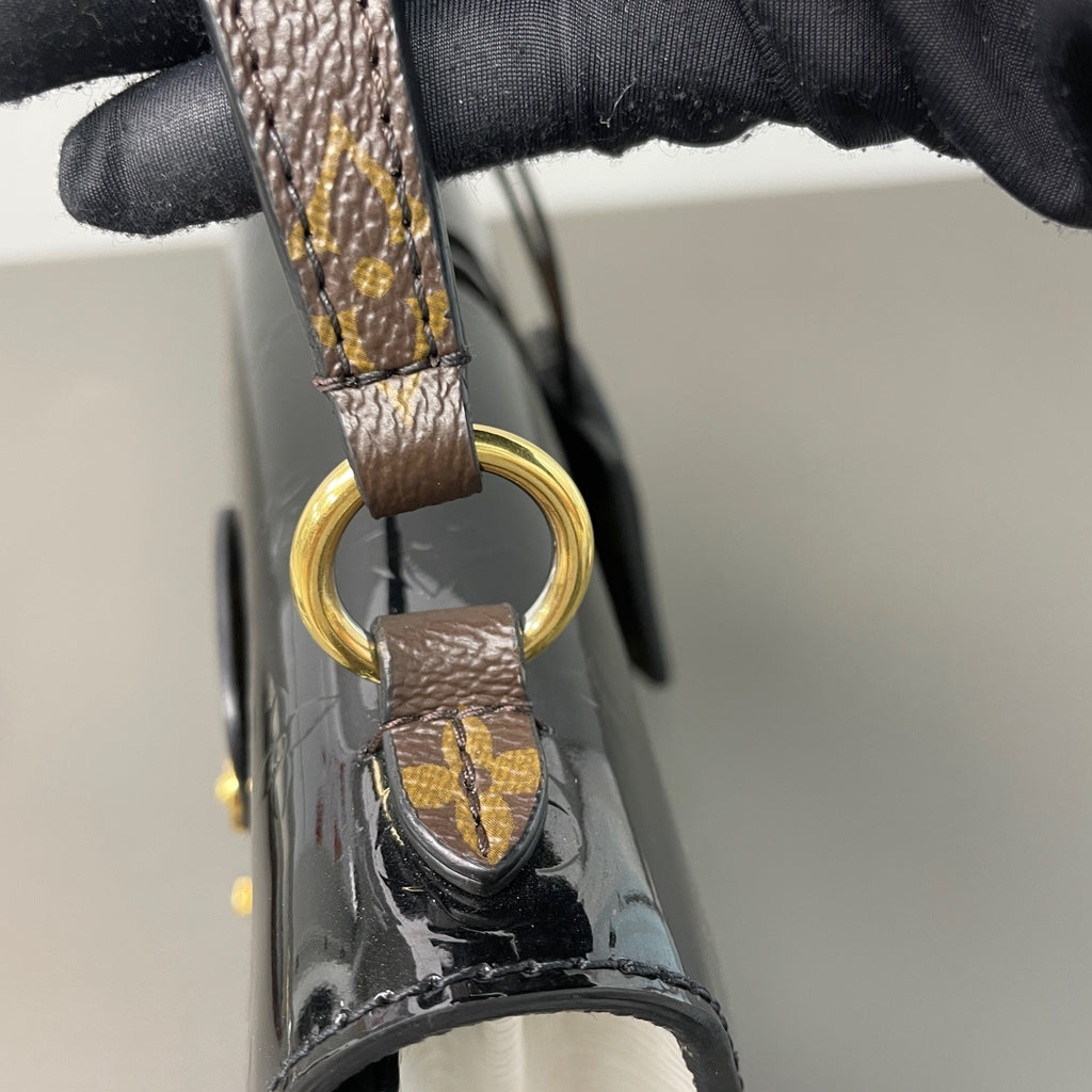 Louis Vuitton Messenger Bag