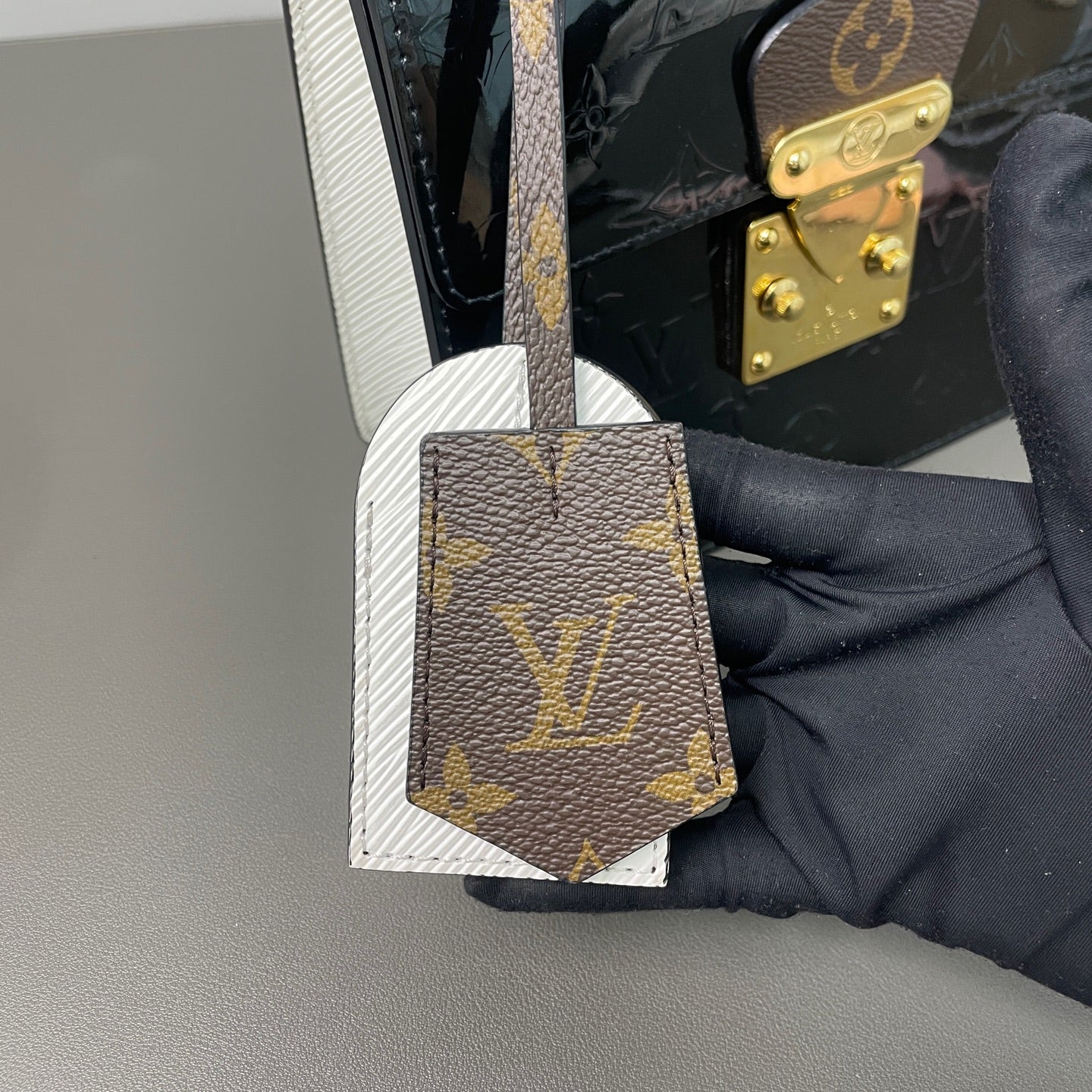 Louis Vuitton Messenger Bag