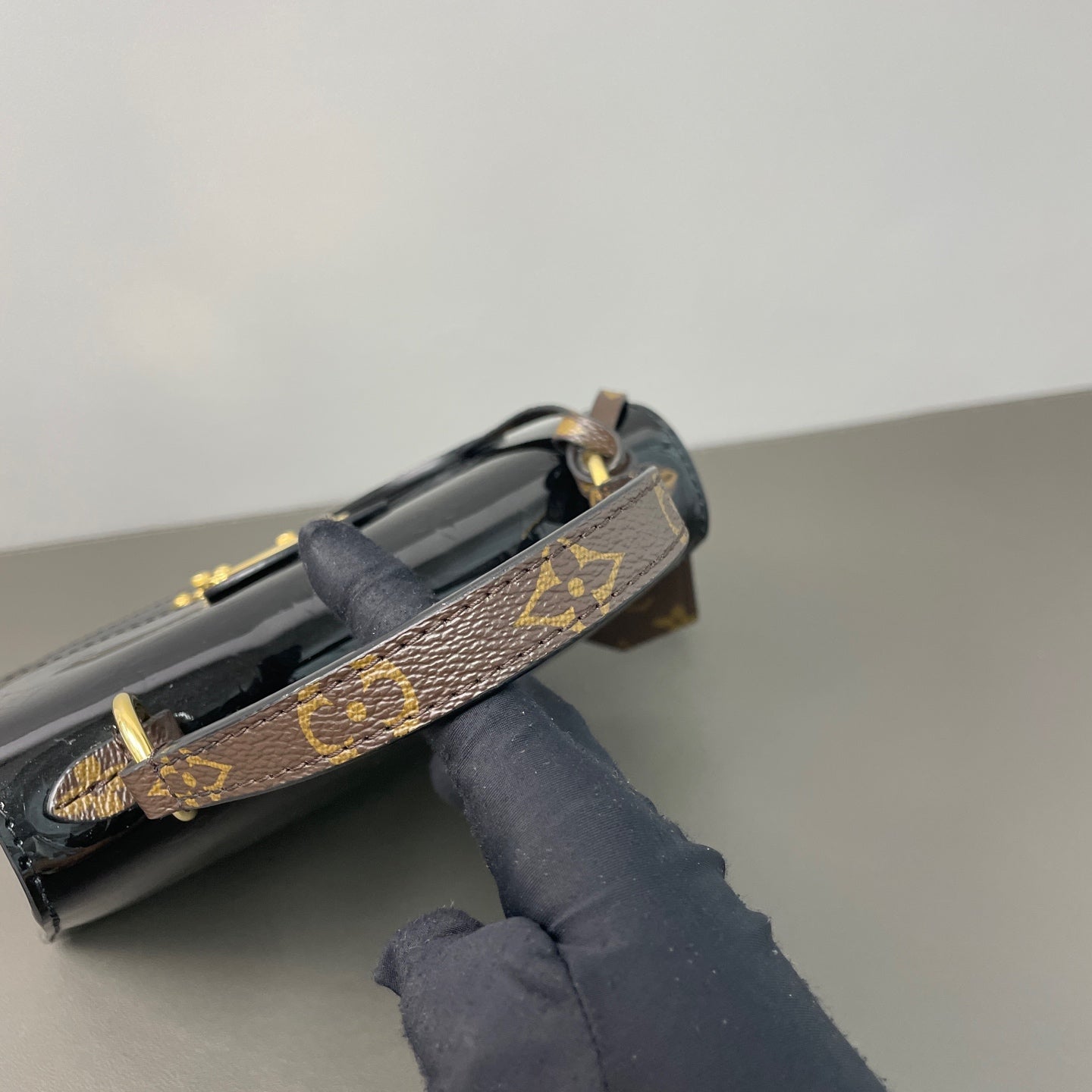 Louis Vuitton Messenger Bag
