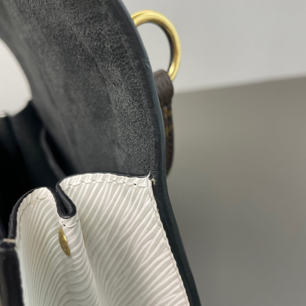 Louis Vuitton Messenger Bag