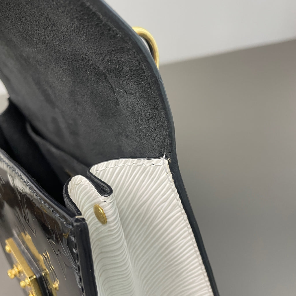 Louis Vuitton Messenger Bag