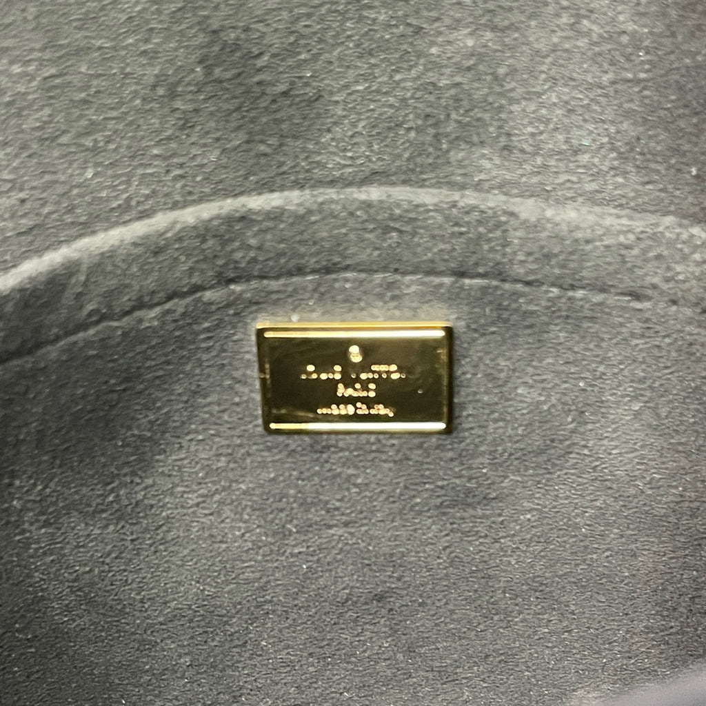 Louis Vuitton Messenger Bag