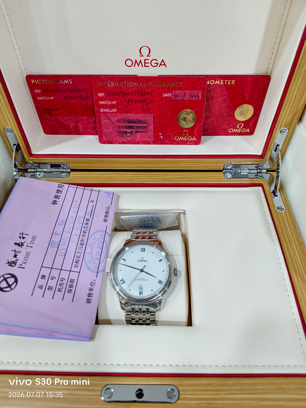 Omega Flying Disc Series 40 434.10.40.20.02.001