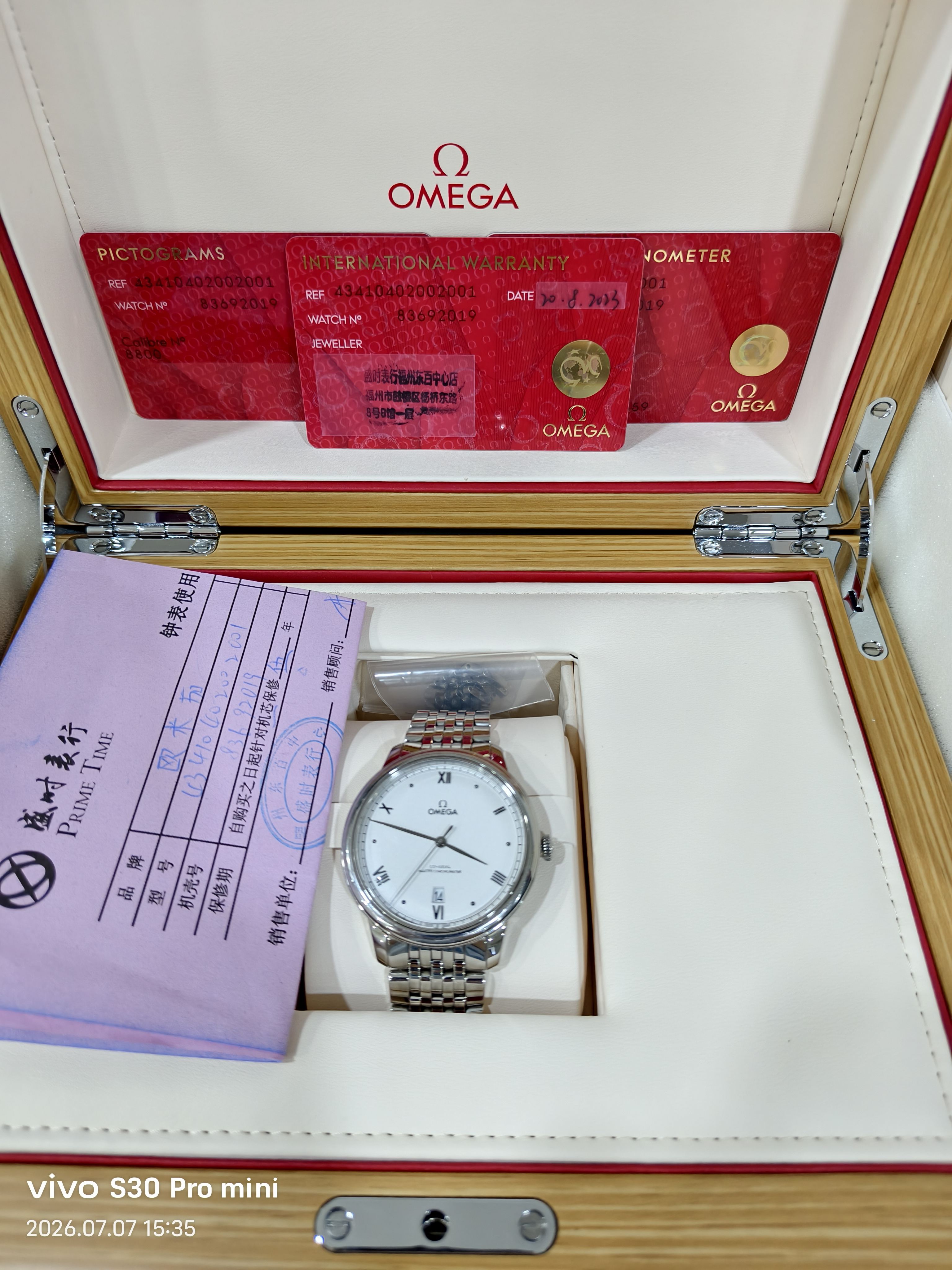 Omega Flying Disc Series 40 434.10.40.20.02.001