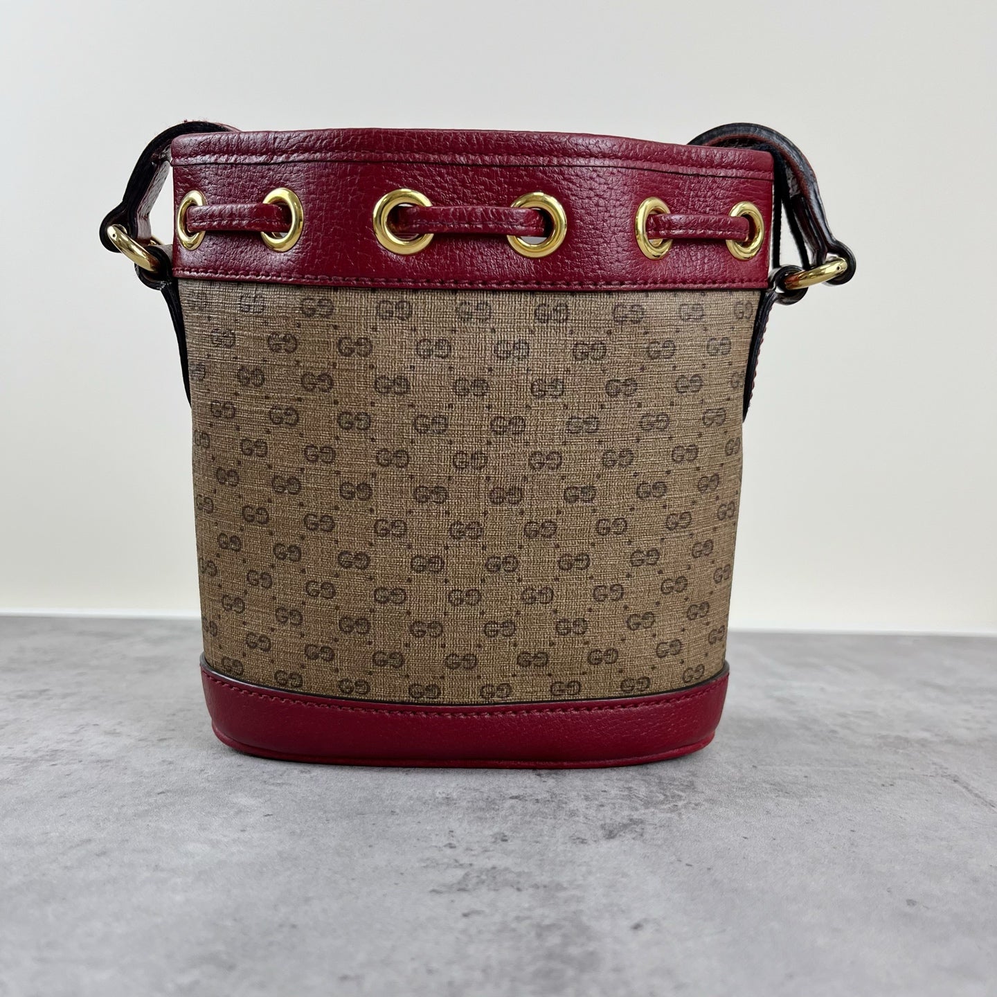 Gucci 647801-2T0AG-8580