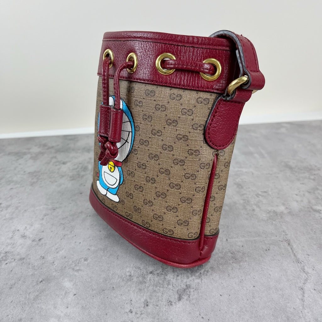 Gucci 647801-2T0AG-8580