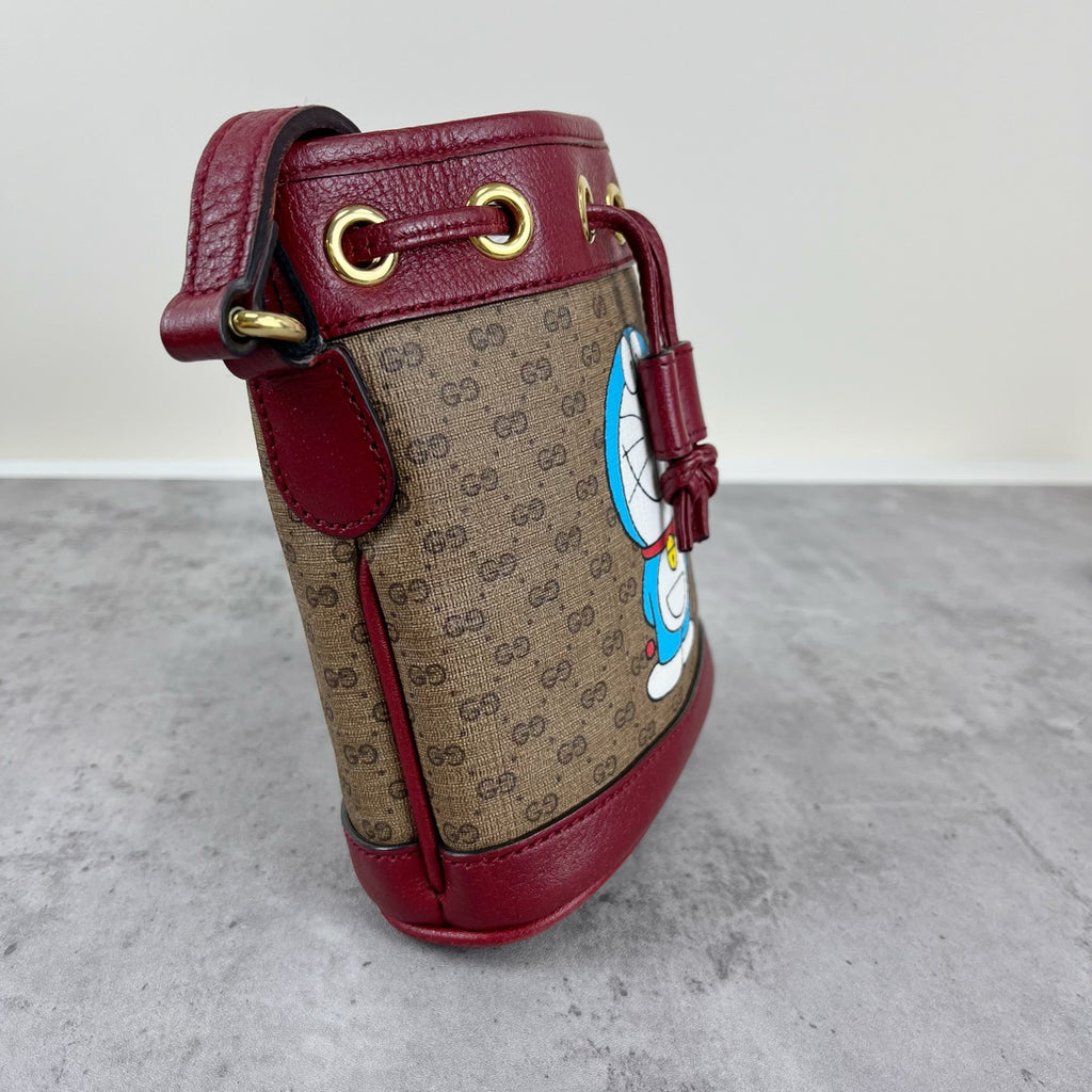 Gucci 647801-2T0AG-8580