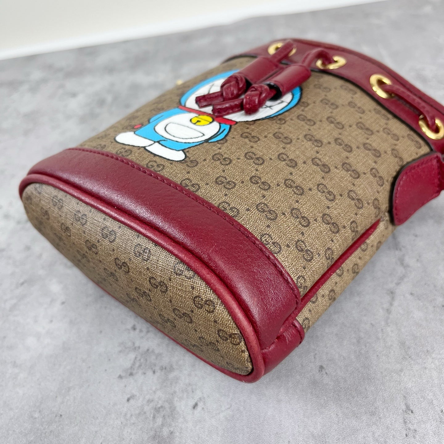 Gucci 647801-2T0AG-8580