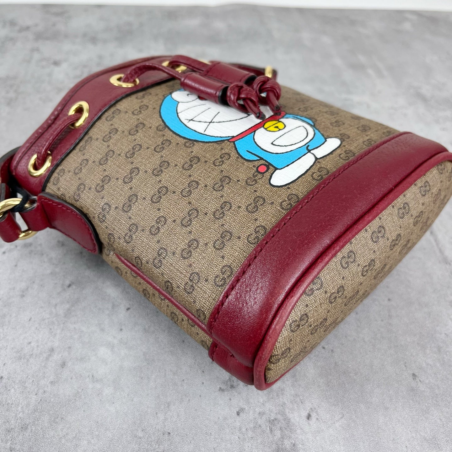 Gucci 647801-2T0AG-8580
