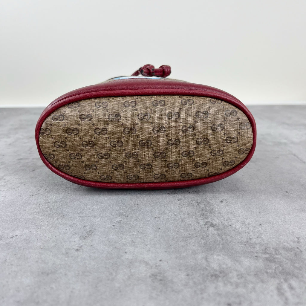 Gucci 647801-2T0AG-8580