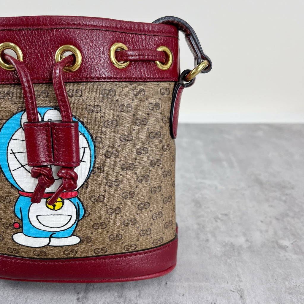 Gucci 647801-2T0AG-8580