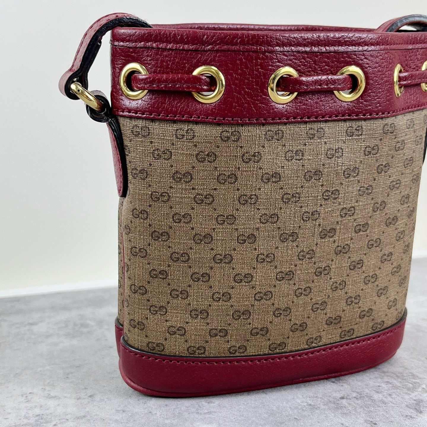 Gucci 647801-2T0AG-8580